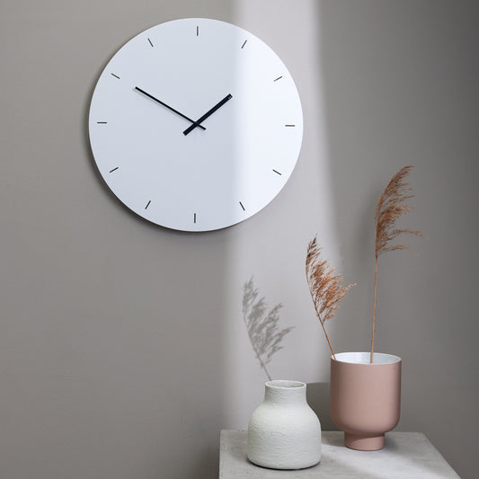 Minimal clock - White with Lines