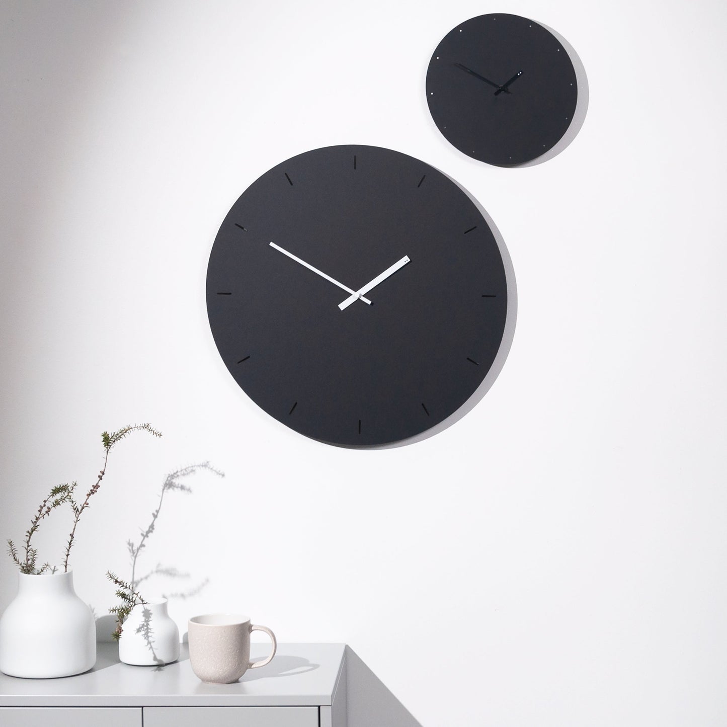 Ultra Minimal clock - Black on Black