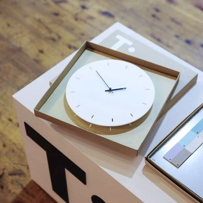 Minimal clock - White with Lines