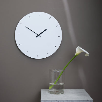 Minimal clock - White with Lines