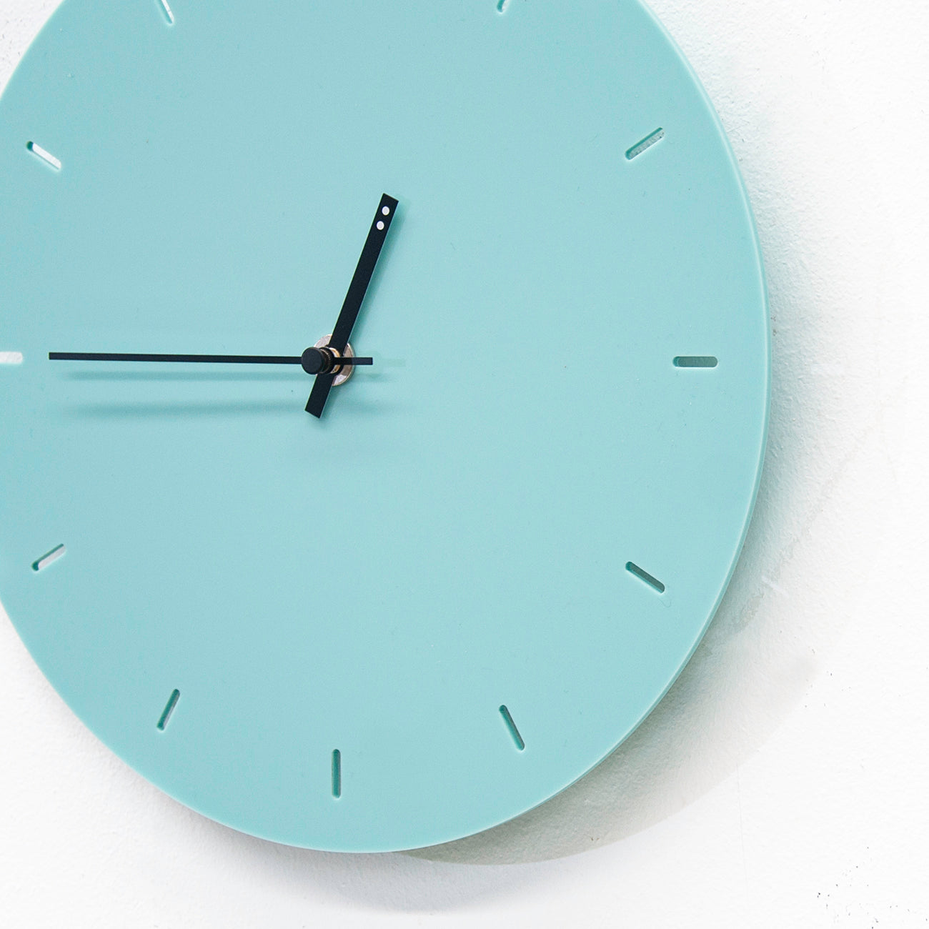 Minimal clock - Turquoise with Lines